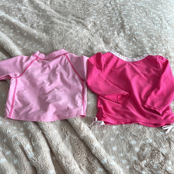 Set of 2 baby girl rashguards i play. And old navy (18/12-18 months) - Picture 5 of 5